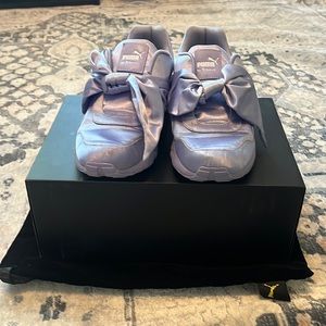 💥PRICE DROP💥Rihanna fenty puma lavender shoes